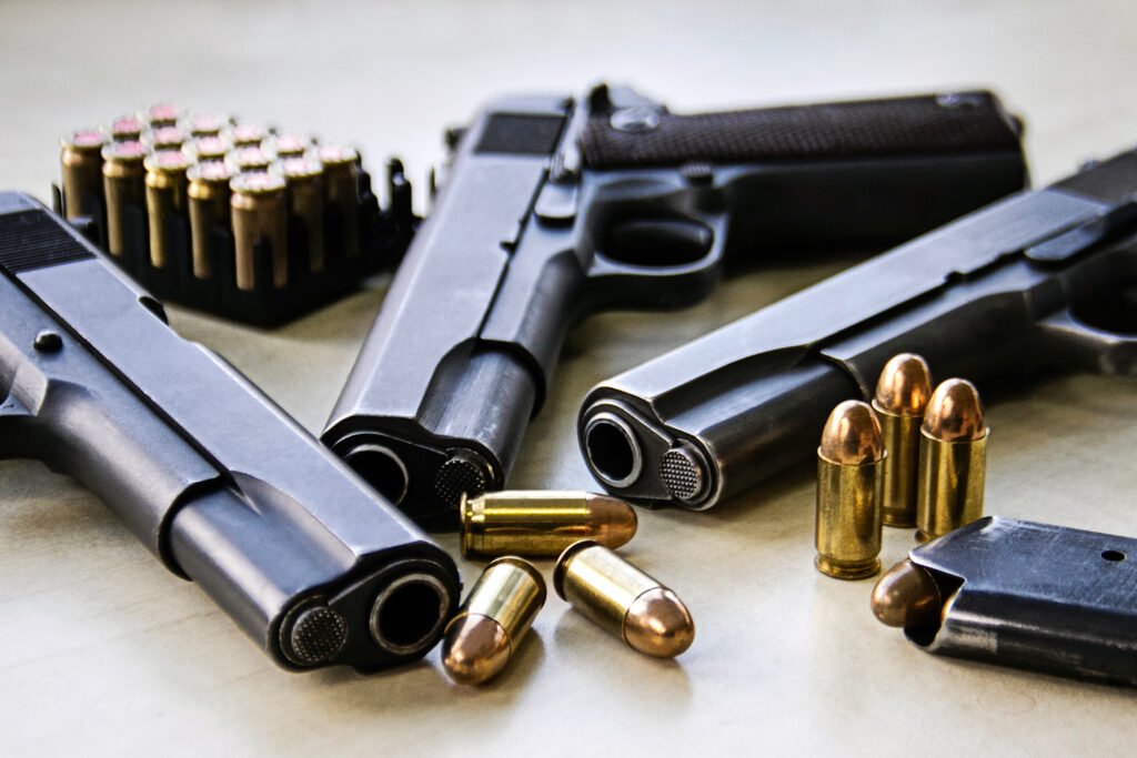 tres-pistolas-y-municion